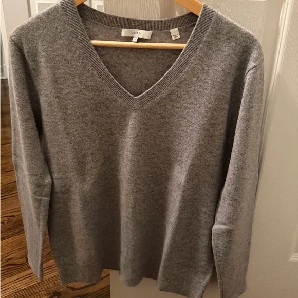 Vince Weekend V-Neck Cashmere Sweater
